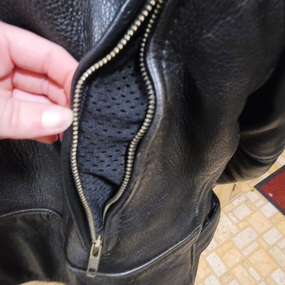 Men's Fox Creek Leather Motorcycle Jacket - Picture 10 of 16